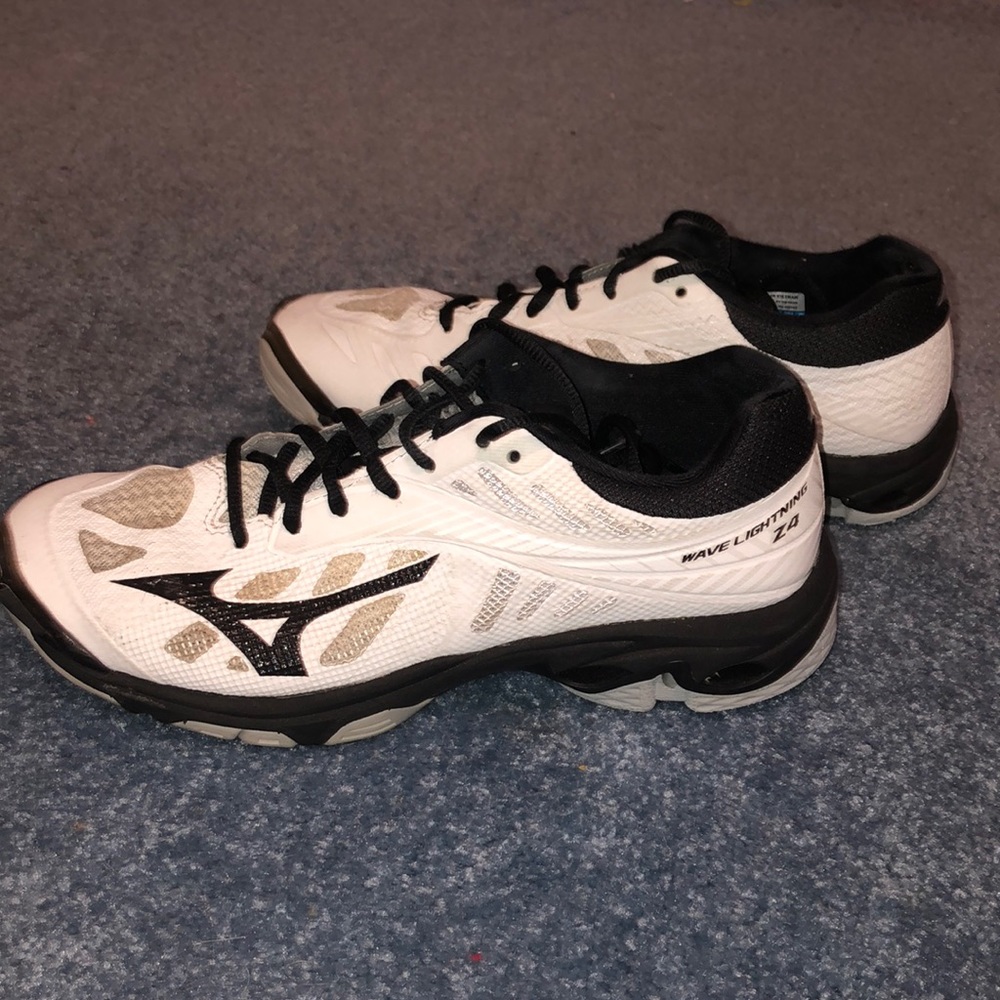 Volleyball shoes
